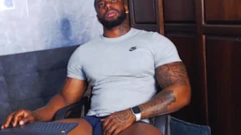 Snapshot of tairontucke chatting on December 2, 3:58 am Tairon Tucke online show from December 2, 3:58 am