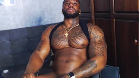 Snapshot of tairontucke chatting on December 2, 7:03 am Tairon Tucke online show from December 2, 7:03 am