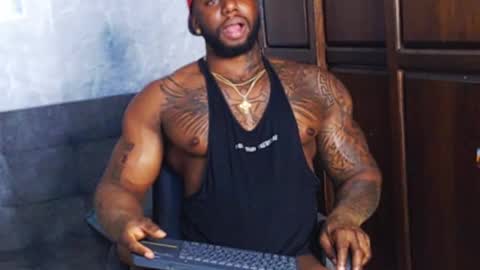 Snapshot of tairontucke chatting on December 3, 3:30 am Tairon Tucke online show from December 3, 3:30 am