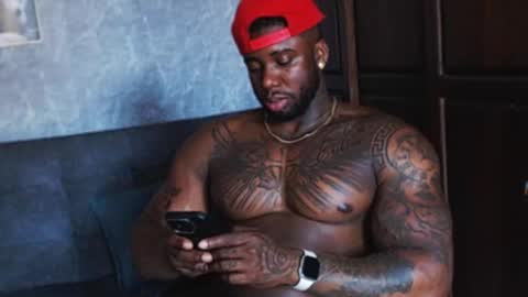 Snapshot of tairontucke chatting on December 4, 10:08 pm Tairon Tucke online show from December 4, 10:08 pm