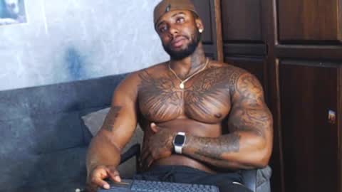 Snapshot of tairontucke chatting on December 14, 5:07 am Tairon Tucke online show from December 14, 5:07 am