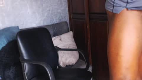 Snapshot of tairontucke chatting on December 15, 9:09 pm Tairon Tucke online show from December 15, 9:09 pm