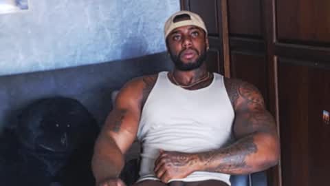 Snapshot of tairontucke chatting on December 19, 8:55 pm Tairon Tucke online show from December 19, 8:55 pm