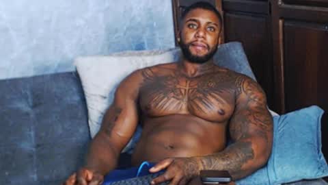 Snapshot of tairontucke chatting on December 30, 9:05 am Tairon Tucke online show from December 30, 9:05 am