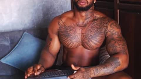 Snapshot of tairontucke chatting on January 5, 8:52 pm Tairon Tucke online show from January 5, 8:52 pm