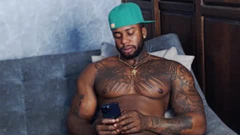 Snapshot of tairontucke chatting on January 8, 3:51 am Tairon Tucke online show from January 8, 3:51 am