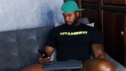 Snapshot of tairontucke chatting on January 9, 4:30 am Tairon Tucke online show from January 9, 4:30 am