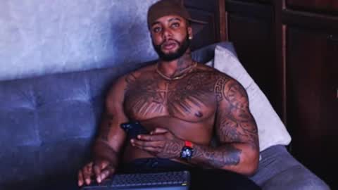 Snapshot of tairontucke chatting on January 31, 9:59 pm Tairon Tucke online show from January 31, 9:59 pm