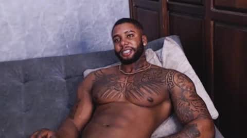 Snapshot of tairontucke chatting on February 1, 1:02 am Tairon Tucke online show from February 1, 1:02 am