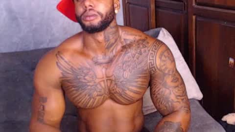 Snapshot of tairontucke chatting on February 2, 8:02 am Tairon Tucke online show from February 2, 8:02 am