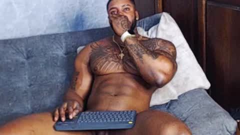 Snapshot of tairontucke chatting on February 3, 6:24 am Tairon Tucke online show from February 3, 6:24 am