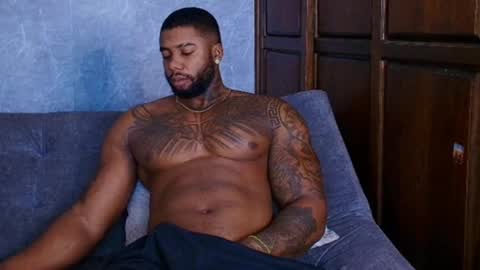 Snapshot of tairontucke chatting on February 8, 12:17 pm Tairon Tucke online show from February 8, 12:17 pm