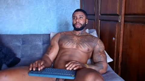 Snapshot of tairontucke chatting on February 12, 5:05 pm Tairon Tucke online show from February 12, 5:05 pm