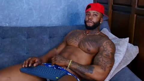 Snapshot of tairontucke chatting on February 21, 3:23 am Tairon Tucke online show from February 21, 3:23 am