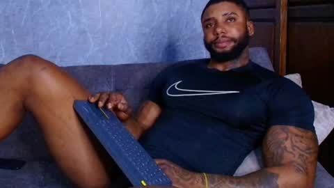 Snapshot of tairontucke chatting on February 26, 7:42 am Tairon Tucke online show from February 26, 7:42 am