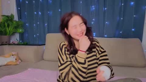 Soo Ying online show from December 13, 8:14 pm