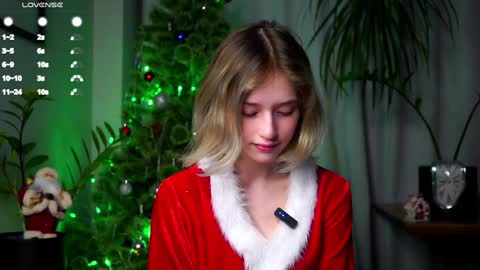 Snapshot of taitehambelton chatting on December 25, 1:42 am Mia online show from December 25, 1:42 am