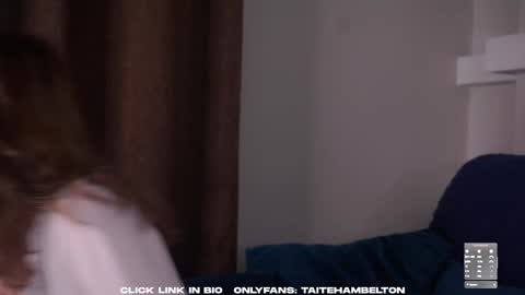 Snapshot of taitehambelton chatting on October 7, 2:31 am Mia online show from October 7, 2:31 am