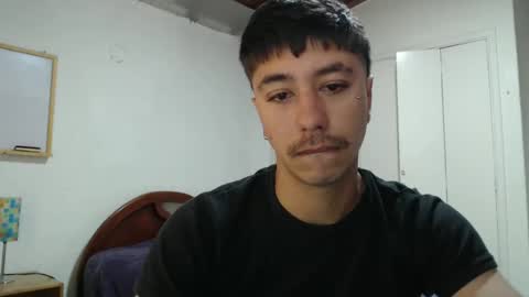 Snapshot of talhi_ chatting on December 28, 2:32 pm talhi_ online show from December 28, 2:32 pm