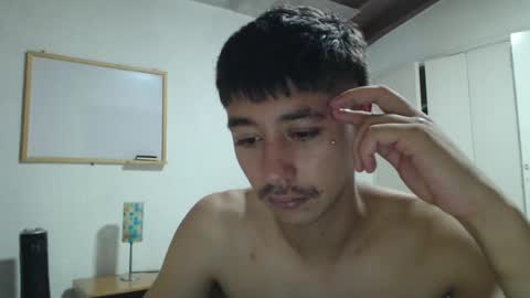 Snapshot of talhi_ chatting on December 29, 1:45 am talhi_ online show from December 29, 1:45 am