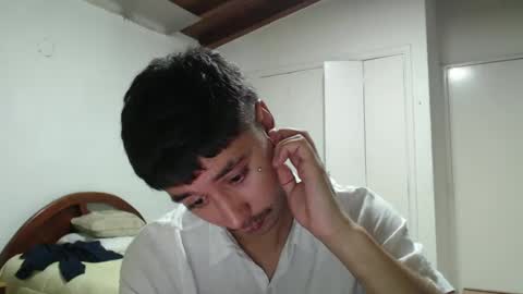 Snapshot of talhi_ chatting on December 31, 1:26 am talhi_ online show from December 31, 1:26 am