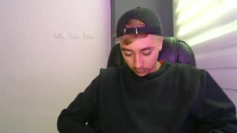 Snapshot of talhi_ chatting on January 24, 3:34 pm talhi_ online show from January 24, 3:34 pm