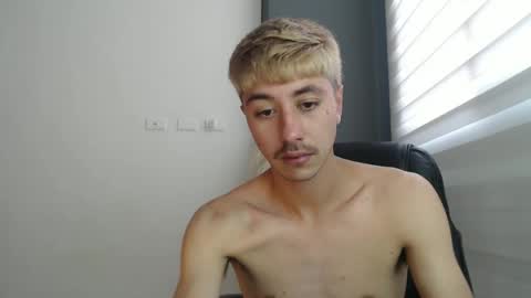 Snapshot of talhi_ chatting on January 31, 9:16 pm talhi_ online show from January 31, 9:16 pm