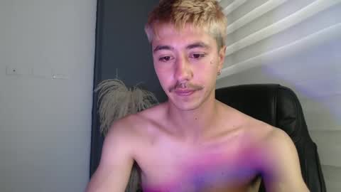 Snapshot of talhi_ chatting on February 5, 7:53 pm talhi_ online show from February 5, 7:53 pm