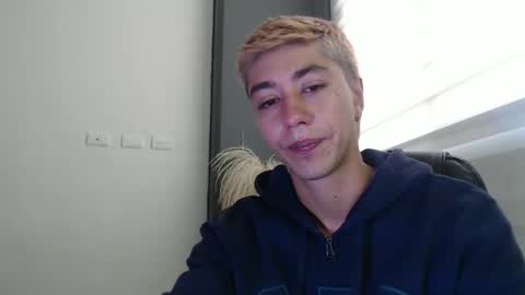 Snapshot of talhi_ chatting on February 6, 3:31 pm talhi_ online show from February 6, 3:31 pm