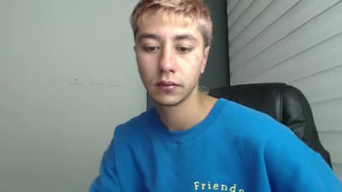 Snapshot of talhi_ chatting on February 10, 9:47 am talhi_ online show from February 10, 9:47 am