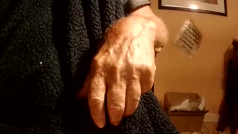 Snapshot of tall47hard chatting on December 17, 8:53 am tall47hard online show from December 17, 8:53 am