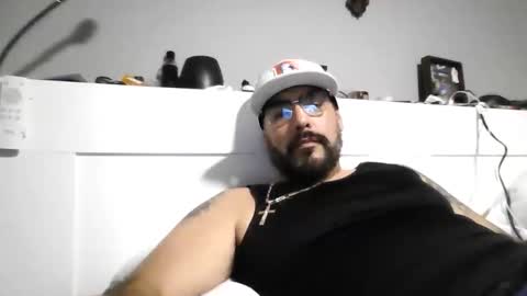 Snapshot of talllatino310 chatting on December 4, 5:39 am talllatino310 online show from December 4, 5:39 am