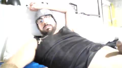 Snapshot of talllatino310 chatting on December 5, 9:18 am talllatino310 online show from December 5, 9:18 am