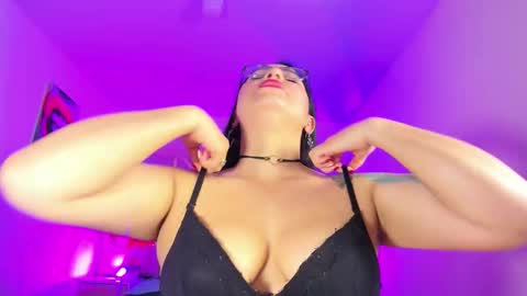 Snapshot of tamara_rouse1 chatting on September 25, 4:38 am tamara online show from September 25, 4:38 am