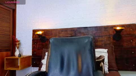    online show from October 5, 12:03 pm