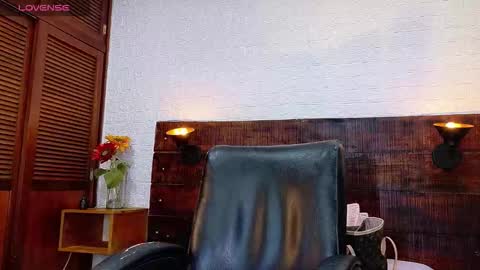    online show from October 8, 11:08 am