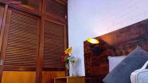    online show from December 4, 10:57 am