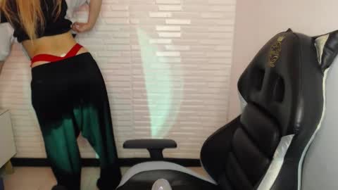 Snapshot of tamara_velezz chatting on March 4, 9:32 pm Tamara online show from March 4, 9:32 pm