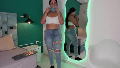 Snapshot of tamaraa_lov chatting on November 12, 12:16 pm tamaraa online show from November 12, 12:16 pm