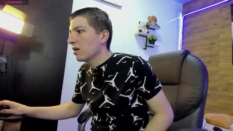 Snapshot of taner_king chatting on November 23, 3:28 am TANER online show from November 23, 3:28 am