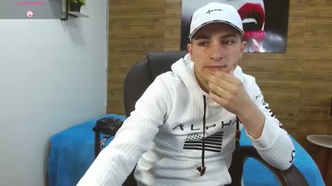 Snapshot of taner_king chatting on December 4, 2:43 am TANER online show from December 4, 2:43 am