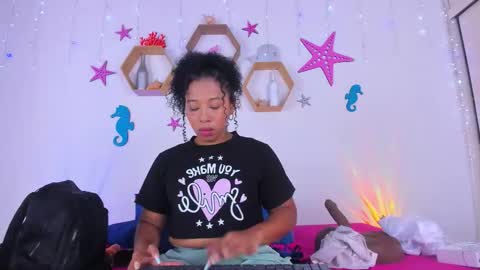 Snapshot of tanisha_curly chatting on September 16, 11:44 am 3 Tanisha 3 online show from September 16, 11:44 am