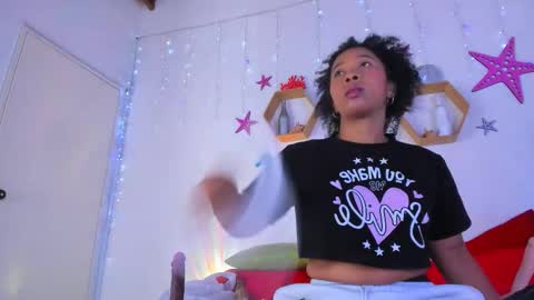 Snapshot of tanisha_curly chatting on November 12, 11:32 am 3 Tanisha 3 online show from November 12, 11:32 am