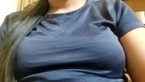 Snapshot of taniya_roy4628 chatting on March 2, 3:19 pm taniya_roy4628 online show from March 2, 3:19 pm