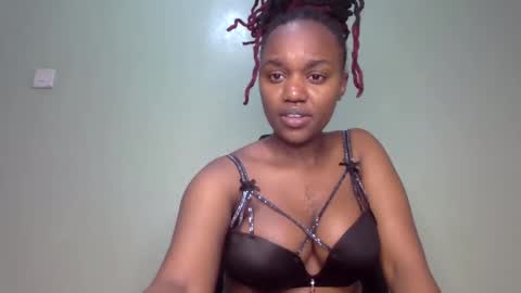 Snapshot of tannia004 chatting on December 19, 10:24 am tania online show from December 19, 10:24 am