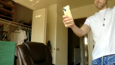 Dr. Love online show from February 4, 7:31 pm