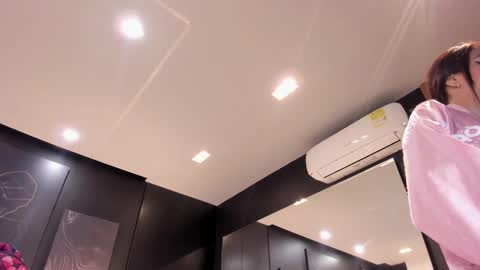 Tara Hills online show from February 25, 8:30 pm