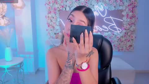 Snapshot of taralawrence chatting on March 12, 3:35 am Tara Lawrence online show from March 12, 3:35 am