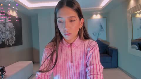 Snapshot of taralawrence chatting on October 18, 4:48 am Tara Lawrence online show from October 18, 4:48 am