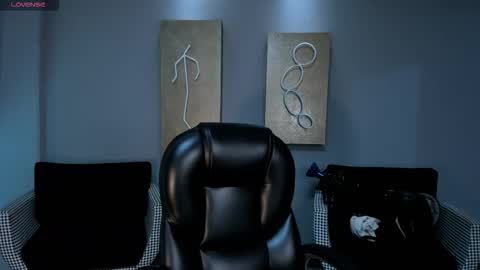 Snapshot of taralawrence chatting on November 1, 3:08 am Tara Lawrence online show from November 1, 3:08 am